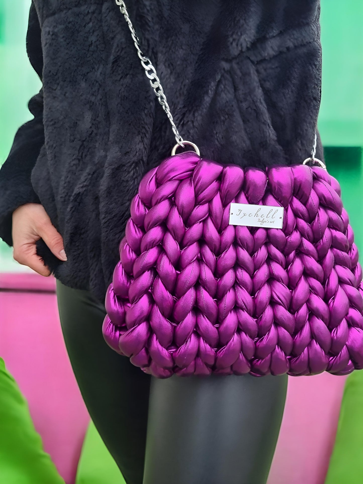 M A G E N T A bag